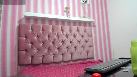 Snapshot of roxxy_velasquez chatting on December 22, 5:10 pm roxxy_velasquez online show from December 22, 5:10 pm