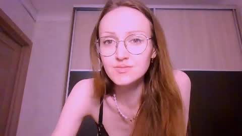 Snapshot of roxxywharton chatting on June 5, 12:00 pm Roxxy Wharton online show from June 5, 12:00 pm