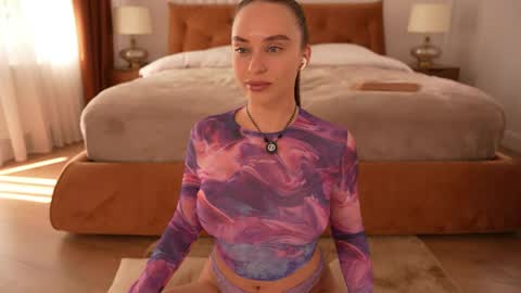 Snapshot of roxy_blue_eyed_ chatting on April 12, 10:53 am Im Roxy ntmu online show from April 12, 10:53 am