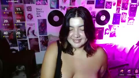 Snapshot of roxy_f_w chatting on May 9, 11:43 pm Roxana online show from May 9, 11:43 pm