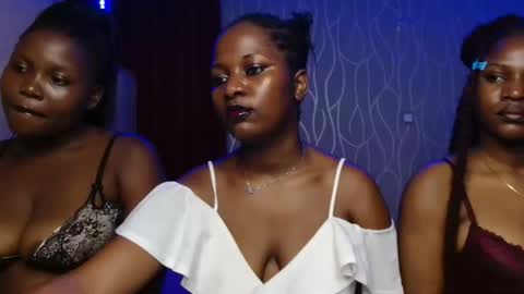 Snapshot of roxy_heather chatting on November 8, 3:34 pm Roxy online show from November 8, 3:34 pm