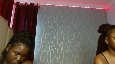 Snapshot of roxy_heather chatting on November 14, 4:44 am Roxy online show from November 14, 4:44 am