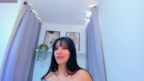 Snapshot of roxy_hell chatting on April 10, 8:02 pm Roxy hell online show from April 10, 8:02 pm