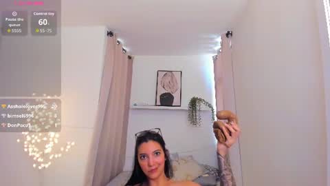 Snapshot of roxy_hell chatting on July 30, 9:03 pm Roxy hell online show from July 30, 9:03 pm