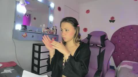 Snapshot of roxy_lu_07 chatting on February 16, 2:02 pm Roxy online show from February 16, 2:02 pm