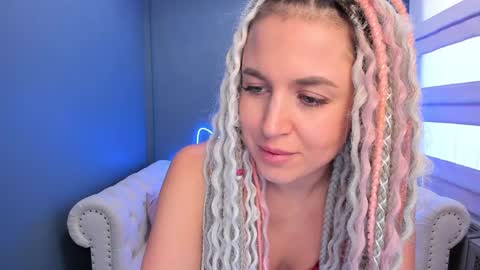 Roxy online show from December 9, 8:00 am