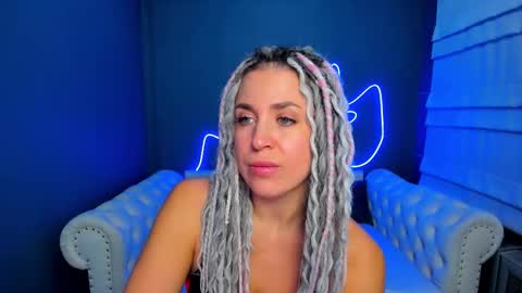 Snapshot of roxy_mars chatting on November 5, 2:00 am Roxy online show from November 5, 2:00 am