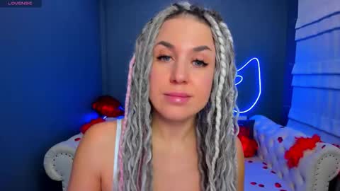 Snapshot of roxy_mars chatting on February 14, 1:46 am Roxy online show from February 14, 1:46 am