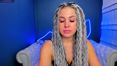 Snapshot of roxy_mars chatting on February 17, 1:35 am Roxy online show from February 17, 1:35 am