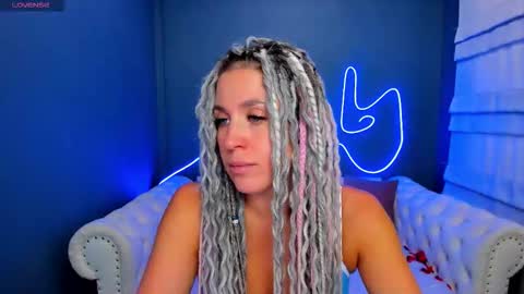 Snapshot of roxy_mars chatting on March 10, 2:16 am Roxy online show from March 10, 2:16 am