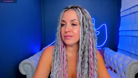 Snapshot of roxy_mars chatting on March 18, 1:20 am Roxy online show from March 18, 1:20 am