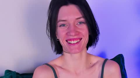 roxy_riot_ online show from February 8, 7:26 am