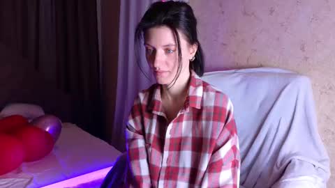 roxy_riot_ online show from February 17, 4:31 am