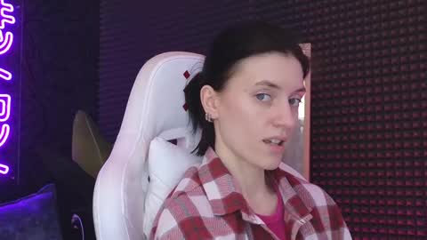 roxy_riot_ online show from March 3, 7:32 am