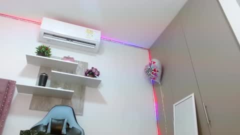 roxy_stone1 online show from March 4, 1:45 am