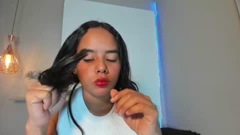 roxy_stone1 online show from June 10, 7:13 pm
