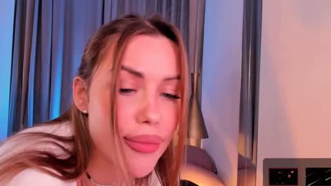Roxy follow me online show from March 6, 4:38 pm