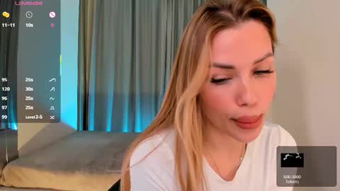Roxy follow me online show from September 21, 1:35 pm