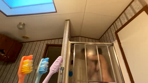 Roxy and Brock online show from November 8, 12:49 pm