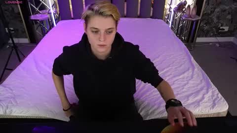 Snapshot of roxyflames chatting on December 4, 2:15 pm roxyflames online show from December 4, 2:15 pm