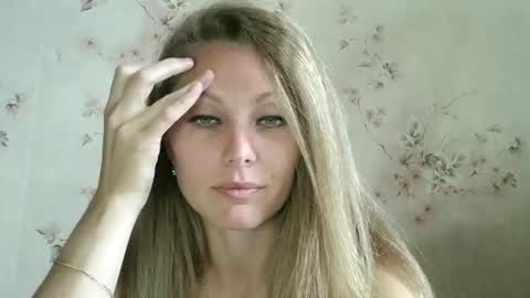 roxyfox18x01 online show from September 29, 6:18 am