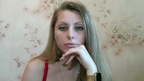 Snapshot of roxyfox18x01 chatting on March 13, 7:48 am roxyfox18x01 online show from March 13, 7:48 am