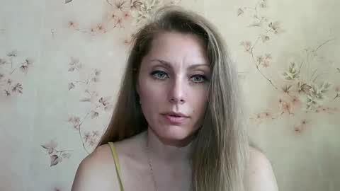 Snapshot of roxyfox18x01 chatting on March 15, 12:00 pm roxyfox18x01 online show from March 15, 12:00 pm