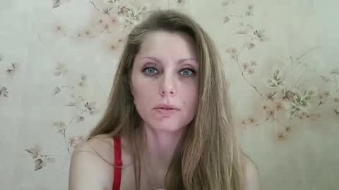Snapshot of roxyfox18x01 chatting on March 17, 9:23 am roxyfox18x01 online show from March 17, 9:23 am