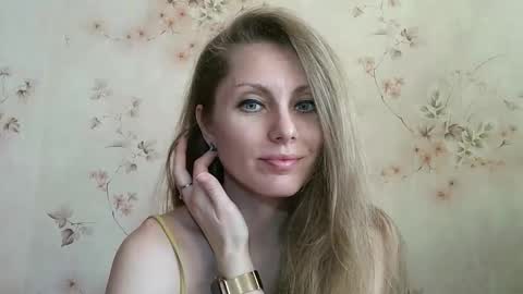 Snapshot of roxyfox18x01 chatting on March 22, 12:30 pm roxyfox18x01 online show from March 22, 12:30 pm
