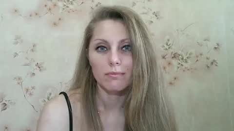 Snapshot of roxyfox18x01 chatting on March 28, 3:11 pm roxyfox18x01 online show from March 28, 3:11 pm