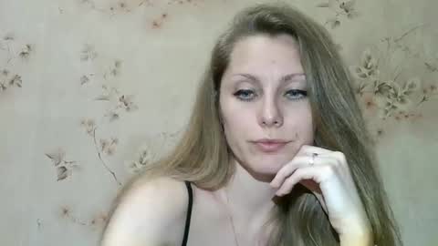 Snapshot of roxyfox18x01 chatting on March 30, 7:48 pm roxyfox18x01 online show from March 30, 7:48 pm
