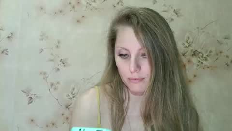 Snapshot of roxyfox18x01 chatting on April 10, 7:29 pm roxyfox18x01 online show from April 10, 7:29 pm