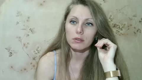 Snapshot of roxyfox18x01 chatting on April 13, 7:41 pm roxyfox18x01 online show from April 13, 7:41 pm