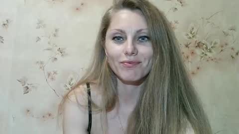 Snapshot of roxyfox18x01 chatting on April 27, 7:34 pm roxyfox18x01 online show from April 27, 7:34 pm