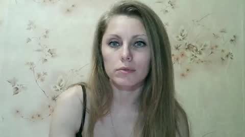 Snapshot of roxyfox18x01 chatting on April 30, 8:15 pm roxyfox18x01 online show from April 30, 8:15 pm