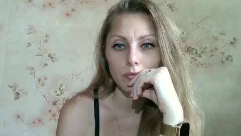 Snapshot of roxyfox18x01 chatting on June 30, 11:00 am roxyfox18x01 online show from June 30, 11:00 am