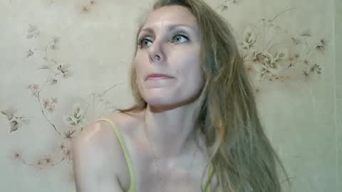 Snapshot of roxyfox18x01 chatting on July 7, 8:13 pm roxyfox18x01 online show from July 7, 8:13 pm