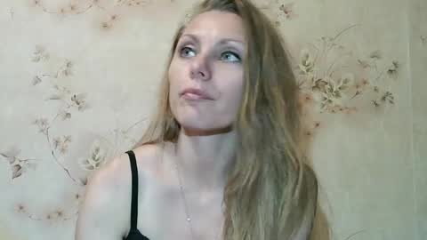 Snapshot of roxyfox18x01 chatting on July 10, 7:49 pm roxyfox18x01 online show from July 10, 7:49 pm