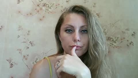 Snapshot of roxyfox18x01 chatting on July 12, 8:38 am roxyfox18x01 online show from July 12, 8:38 am