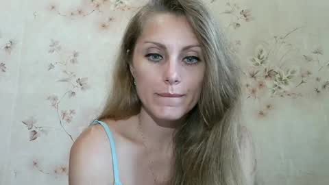 Snapshot of roxyfox18x01 chatting on July 27, 8:32 am roxyfox18x01 online show from July 27, 8:32 am