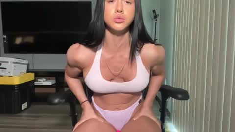 roxyheartley online show from May 20, 8:37 pm