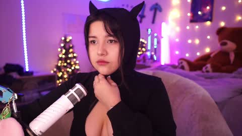 roxysuh online show from December 6, 8:26 am