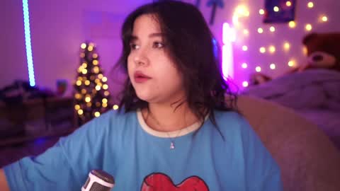roxysuh online show from December 8, 8:30 am