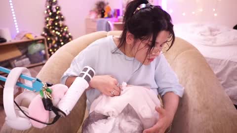 roxysuh online show from December 28, 7:44 am