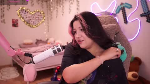 roxysuh online show from November 16, 8:09 am