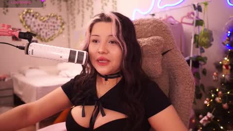 roxysuh online show from February 7, 7:01 am