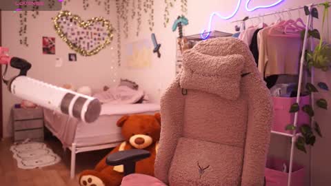 Snapshot of roxysuh chatting on February 15, 7:51 am roxysuh online show from February 15, 7:51 am