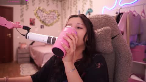 Snapshot of roxysuh chatting on February 27, 8:25 am roxysuh online show from February 27, 8:25 am