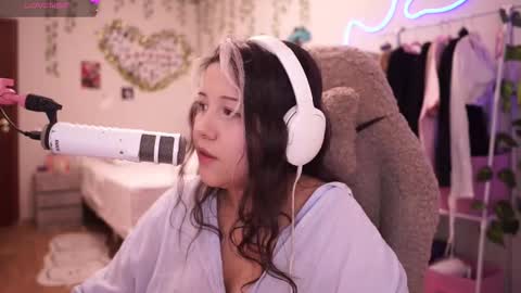 Snapshot of roxysuh chatting on March 7, 8:33 am roxysuh online show from March 7, 8:33 am