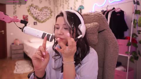 Snapshot of roxysuh chatting on March 8, 8:29 am roxysuh online show from March 8, 8:29 am